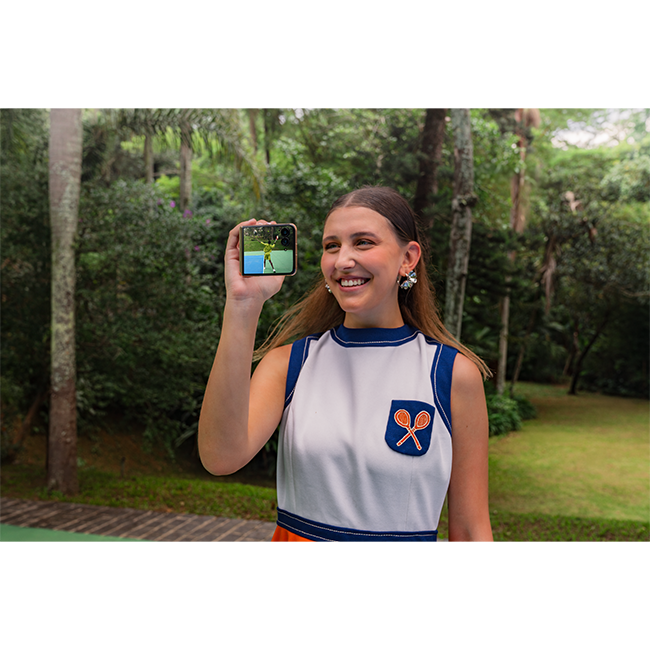 moto-razr-ultra-keyfeature-2