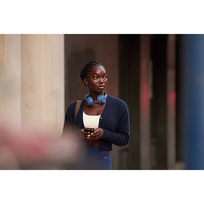 Beats Solo 4 Wireless Headphones - Blue  (Product view 12)