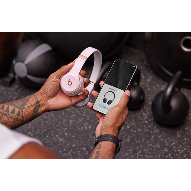 Beats Solo 4 Wireless Headphones - Pink  (Product view 9)