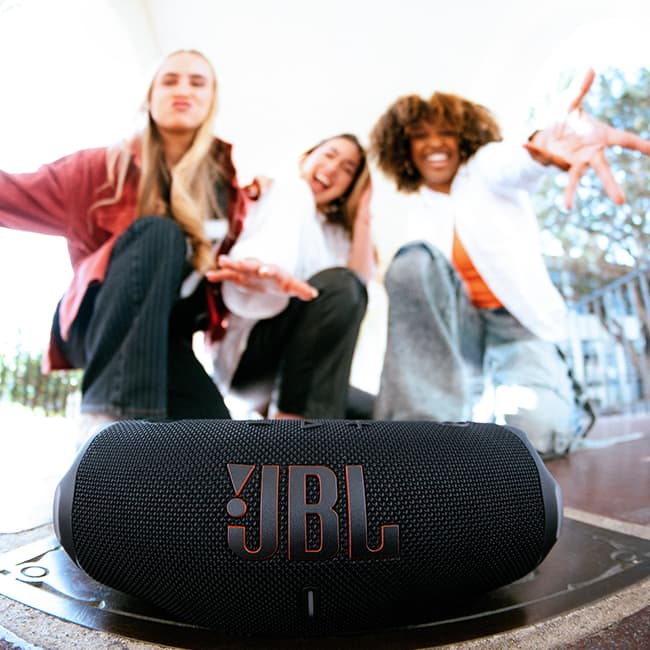 JBL Charge 6 Portable Waterproof and Drop-Proof Bluetooth Speaker - Black  (Product view 11)